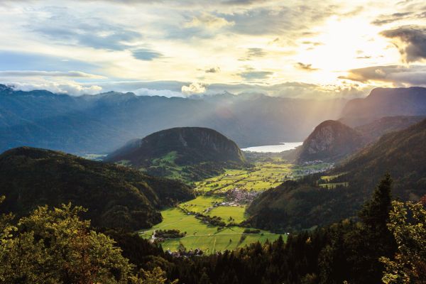 Sončni zahod nad Bohinjem
