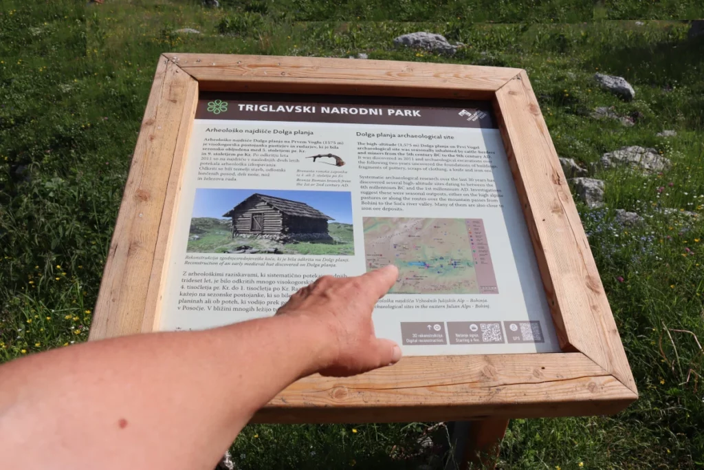 informativni tabla in roka