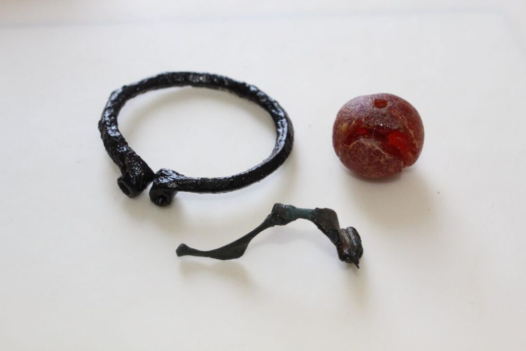 Arheološke najdbe na ajdovskem gradcu.