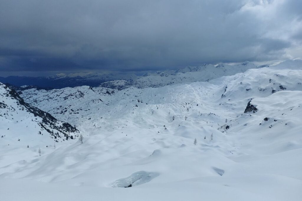 Zimska pokrajina Poljanica Lepa Komna